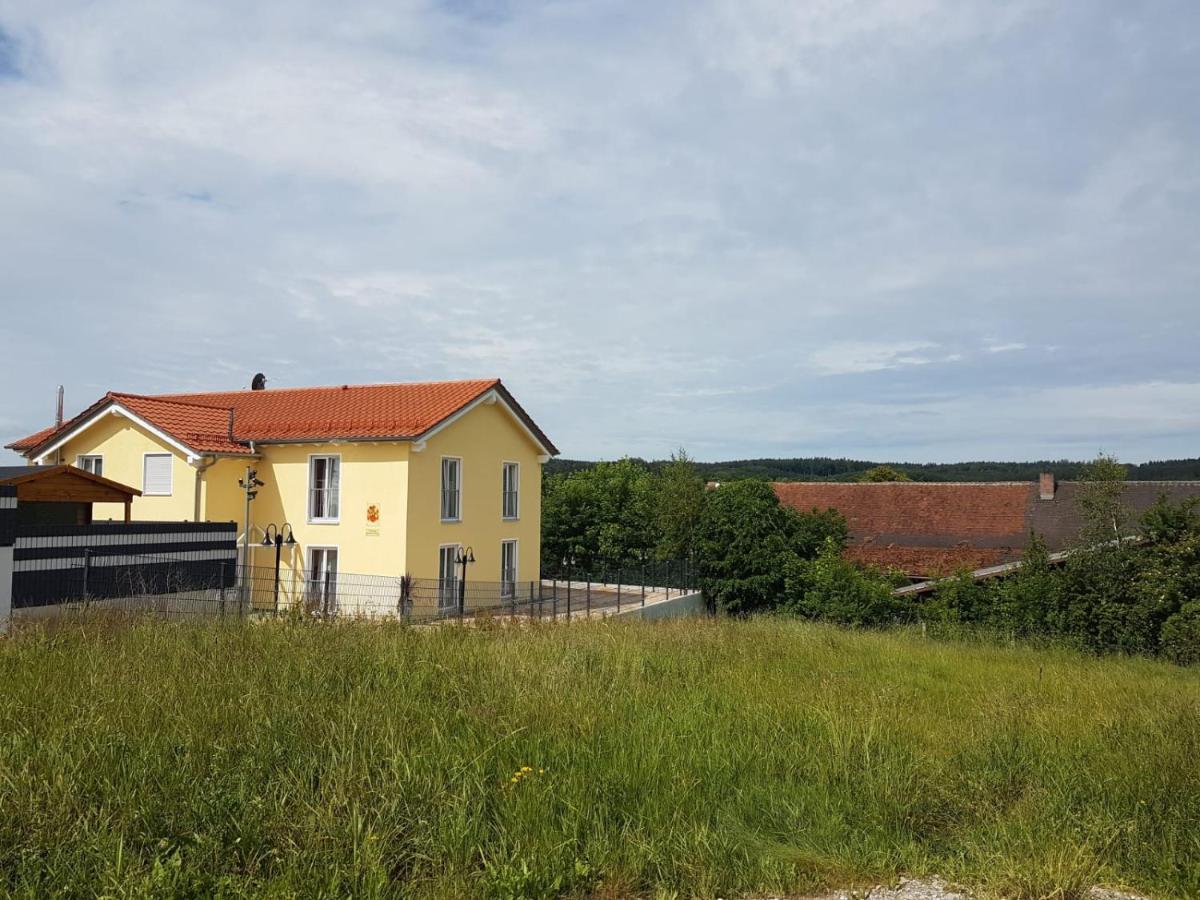 Hotel Gästehaus Staudenschloss Mickhausen Exterior foto